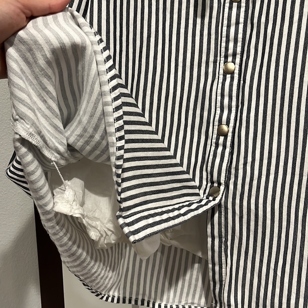 Button-up skirt with a belt - Picture 6 of 10